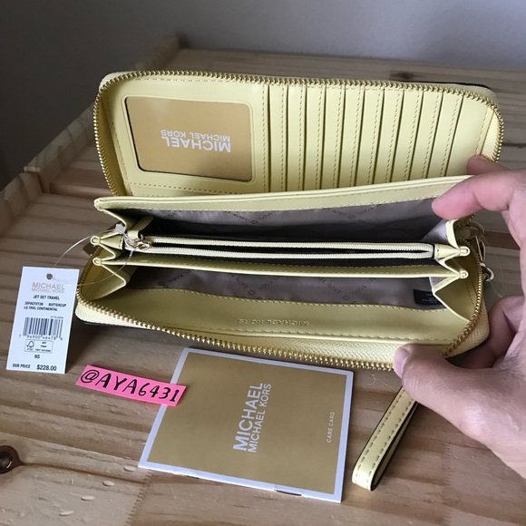 Michael Kors Wallet🎈🎈 - Picture 6 of 7